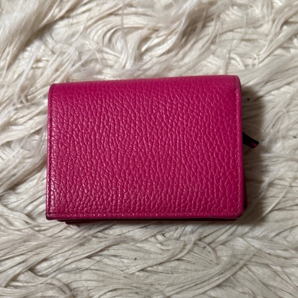 Gucci Fuchsia Compact Leather Wallet - Picture 2 of 15